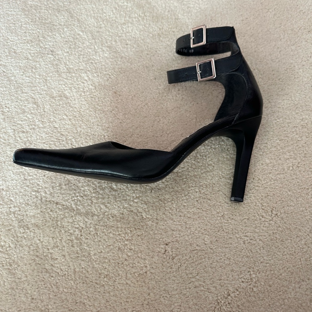 Steve Madden Black Pointed Toe Heels - Picture 5 of 8
